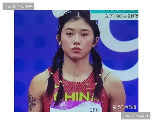 吴艳妮赛前涂睫毛膏的样子,真不像练田径的 吴艳妮赛前涂睫毛膏的样子,真不像练田径的